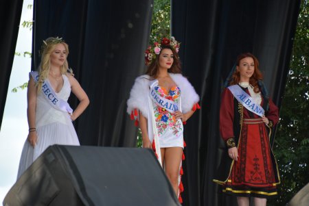 «Мисс Туризм-2017» снова в Одессе: участницы продемонстрировали свои таланты и национальные костюмы (фото)
