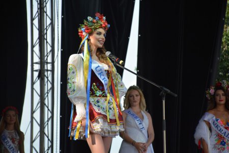 «Мисс Туризм-2017» снова в Одессе: участницы продемонстрировали свои таланты и национальные костюмы (фото)