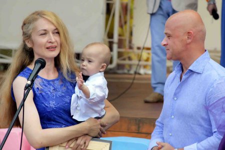 В Одессе прошло дефиле близнецов и двойняшек (фоторепортаж)   