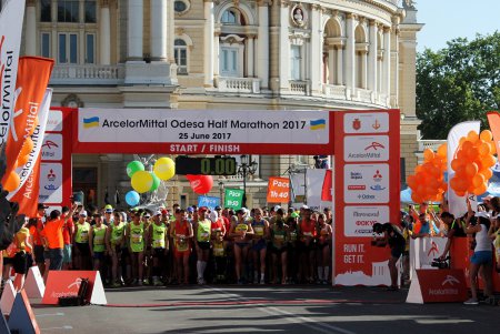 В Одессу не просто хотят, а согласны бежать за бесконечным многообразием города (фоторепортаж)