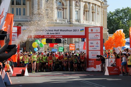 В Одессу не просто хотят, а согласны бежать за бесконечным многообразием города (фоторепортаж)