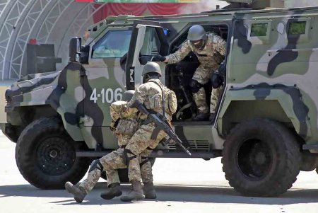 Военные и одесские нацгвардейцы провели тематическую демонстрацию (фоторепортаж)
