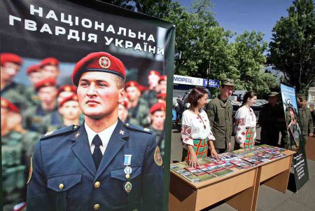 Военные и одесские нацгвардейцы провели тематическую демонстрацию (фоторепортаж)