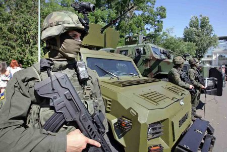 Военные и одесские нацгвардейцы провели тематическую демонстрацию (фоторепортаж)