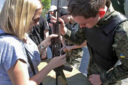 Военные и одесские нацгвардейцы провели тематическую демонстрацию (фоторепортаж)