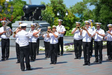 Сегодня Одесса торжественно встретила морских пехотинцев (фото)