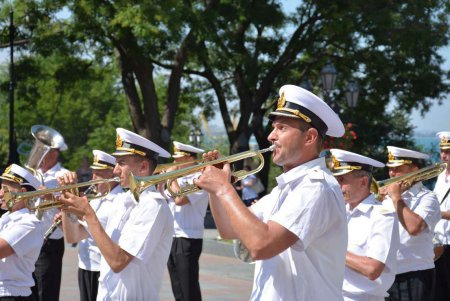 Сегодня Одесса торжественно встретила морских пехотинцев (фото)