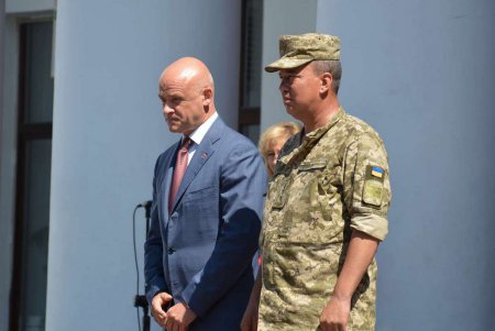 Сегодня Одесса торжественно встретила морских пехотинцев (фото)