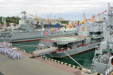Военный флот Украины отметил первые четверть века своей новейшей истории (фоторепортаж)