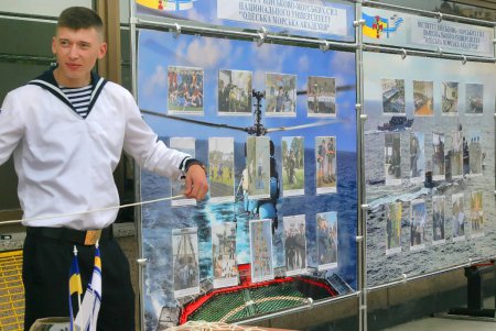 Военный флот Украины отметил первые четверть века своей новейшей истории (фоторепортаж)