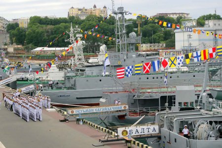 Военный флот Украины отметил первые четверть века своей новейшей истории (фоторепортаж)