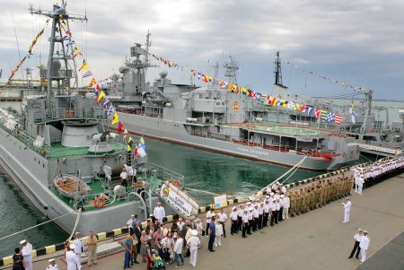 Военный флот Украины отметил первые четверть века своей новейшей истории (фоторепортаж)
