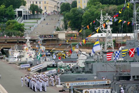 Военный флот Украины отметил первые четверть века своей новейшей истории (фоторепортаж)