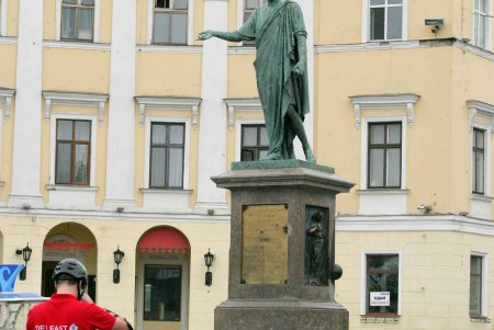Памятник посадить нельзя, но день рождения-то отметить можно (фоторепортаж)