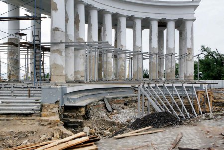 На Воронцовской колоннаде продолжаются реставрационные работы (фоторепортаж)