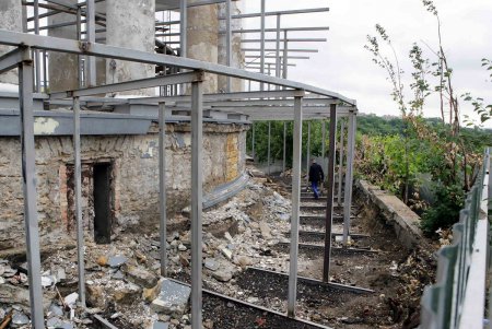 На Воронцовской колоннаде продолжаются реставрационные работы (фоторепортаж)