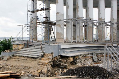 На Воронцовской колоннаде продолжаются реставрационные работы (фоторепортаж)