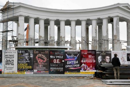 На Воронцовской колоннаде продолжаются реставрационные работы (фоторепортаж)