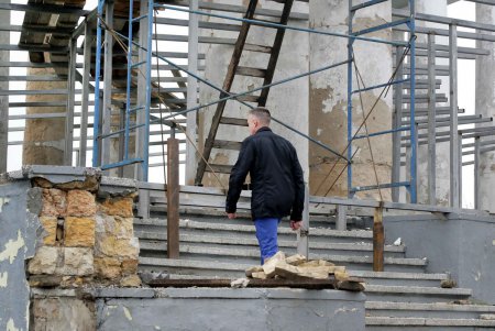 На Воронцовской колоннаде продолжаются реставрационные работы (фоторепортаж)