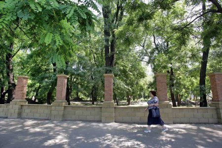 «Преображенский»: новая жизнь парка начинается от нового забора (фоторепортаж)