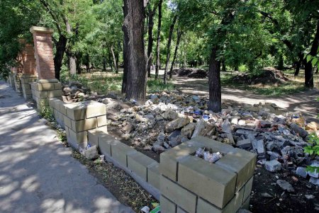 «Преображенский»: новая жизнь парка начинается от нового забора (фоторепортаж)