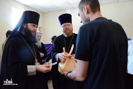 Клирики Одесской епархии по христиански проведали сидельцев СИЗО (фото)