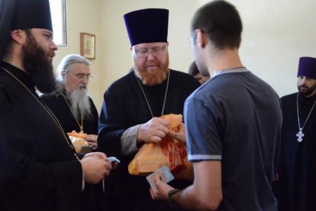 Клирики Одесской епархии по христиански проведали сидельцев СИЗО (фото)