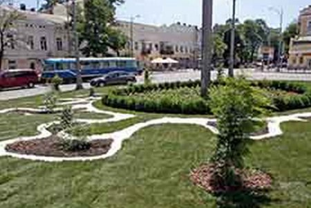 Помолодевшая Тираспольская площадь украсилась эффектным дизайнерским «пятном» (фото)