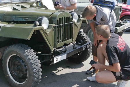 «Звездное ралли» по факту взорвал ретро «Запорожец» (фоторепортаж)