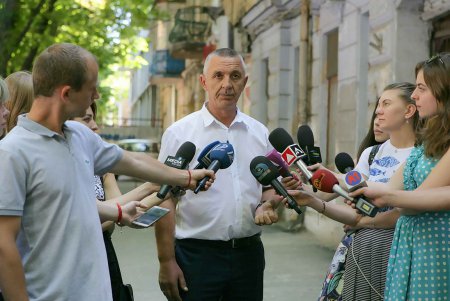 Одесские журналисты массово не испугались хоть и минирующей, но моли (фоторепортаж)