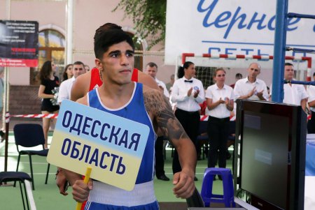 Боксеры из 11 стран «выясняют отношения» на одесском ринге (фоторепортаж)