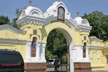 Надмогильные сооружения старейшего на сегодня некрополя Одессы ждут инвентаризации (фоторепортаж)
