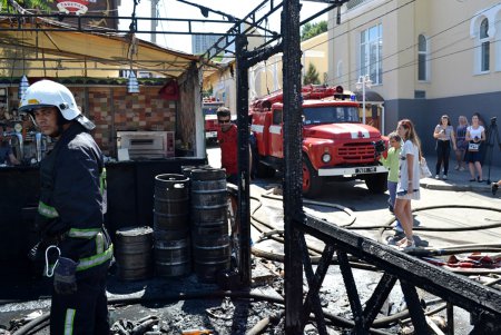 Под знойным солнцем «Аркадии» сгорело кафе (фото, видео)
