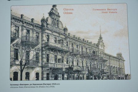 Старая Одесса в открытках: в Городском саду проходит уникальная фотовыставка (фото)