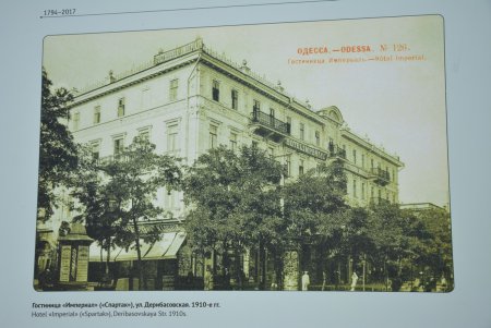 Старая Одесса в открытках: в Городском саду проходит уникальная фотовыставка (фото)