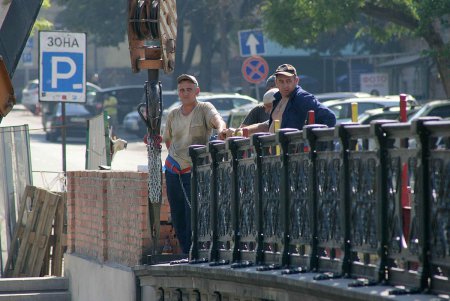 На мост Коцебу после реставрации вернули аутентичные решетки (фоторепортаж) 