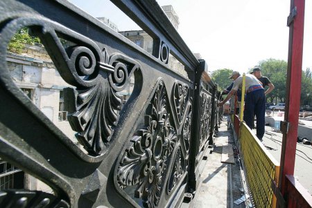 На мост Коцебу после реставрации вернули аутентичные решетки (фоторепортаж) 