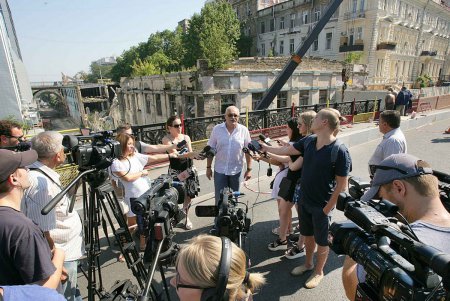 На мост Коцебу после реставрации вернули аутентичные решетки (фоторепортаж) 