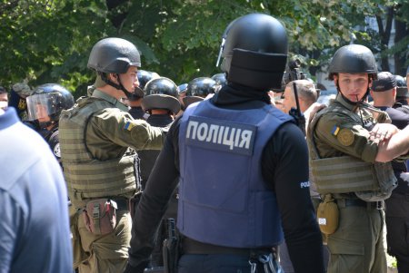 «Кадорровцы» подрались с полицейскими — промежуточный итог митинга под прокуратурой Одесской области (фото)