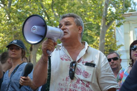 «Кадорровцы» подрались с полицейскими — промежуточный итог митинга под прокуратурой Одесской области (фото)