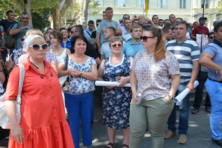 «Кадорровцы» подрались с полицейскими — промежуточный итог митинга под прокуратурой Одесской области (фото)