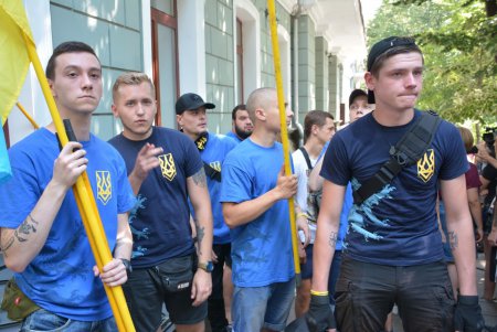 «Кадорровцы» подрались с полицейскими — промежуточный итог митинга под прокуратурой Одесской области (фото)