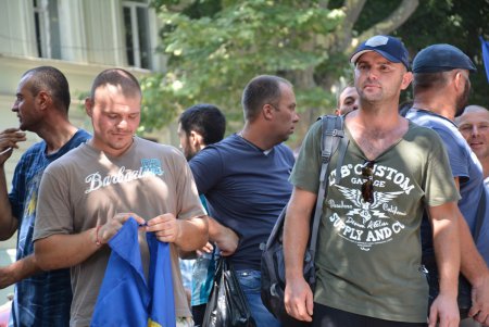 «Кадорровцы» подрались с полицейскими — промежуточный итог митинга под прокуратурой Одесской области (фото)