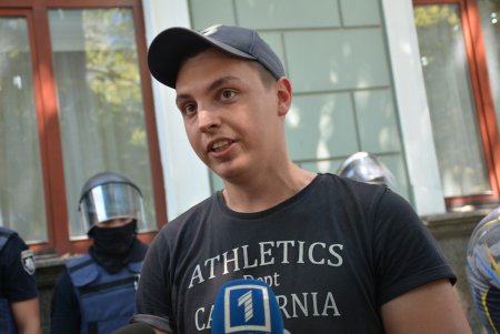 «Кадорровцы» подрались с полицейскими — промежуточный итог митинга под прокуратурой Одесской области (фото)