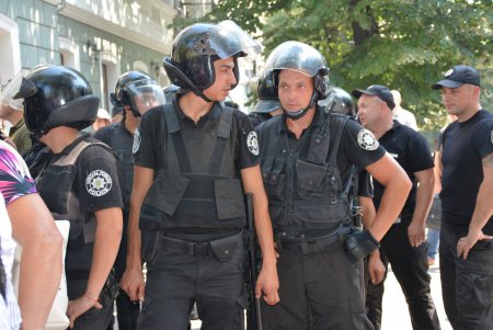 «Кадорровцы» подрались с полицейскими — промежуточный итог митинга под прокуратурой Одесской области (фото)