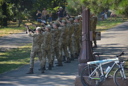 В Одессе отмечают 76-ю годовщину начала Героической обороны города-героя (фото) 