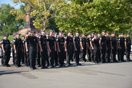 Одесские полицейские в свой профессиональный праздник разминировали автомобиль,  врукопашную обезвредили преступника и получили почетные награды (фото) 