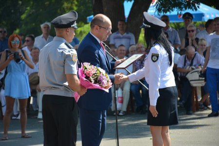 Одесские полицейские в свой профессиональный праздник разминировали автомобиль,  врукопашную обезвредили преступника и получили почетные награды (фото) 