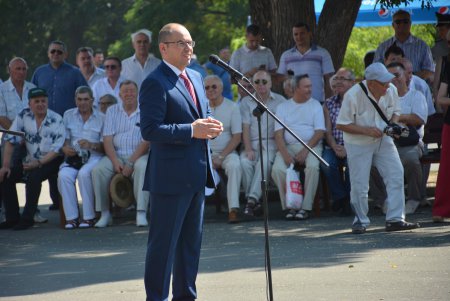 Одесские полицейские в свой профессиональный праздник разминировали автомобиль,  врукопашную обезвредили преступника и получили почетные награды (фото) 