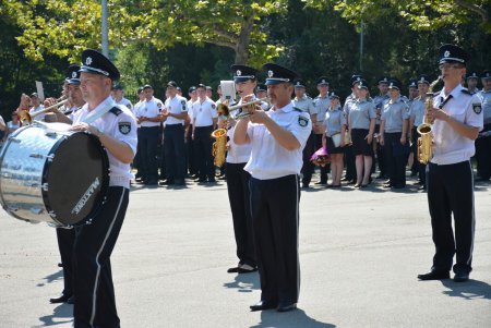 Одесские полицейские в свой профессиональный праздник разминировали автомобиль,  врукопашную обезвредили преступника и получили почетные награды (фото) 